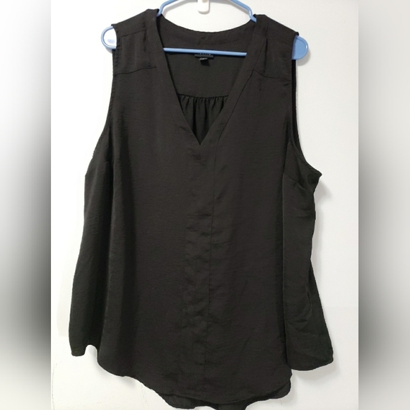 Torrid Charmeuse Sleeveless Top Plus Size 2 - Picture 3 of 4